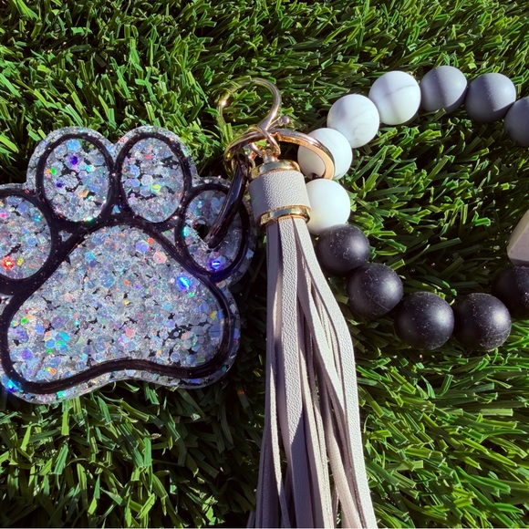 Glitter Paw Print Key Holder with Tassel - Picture 4 of 8